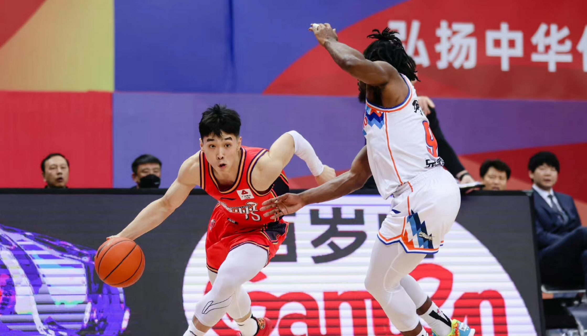 太狠了！转会期尼斯状态回暖广州队国际比赛日刷新队史纪录，密尔沃基雄鹿冲刺阶段篮板制胜的简单介绍