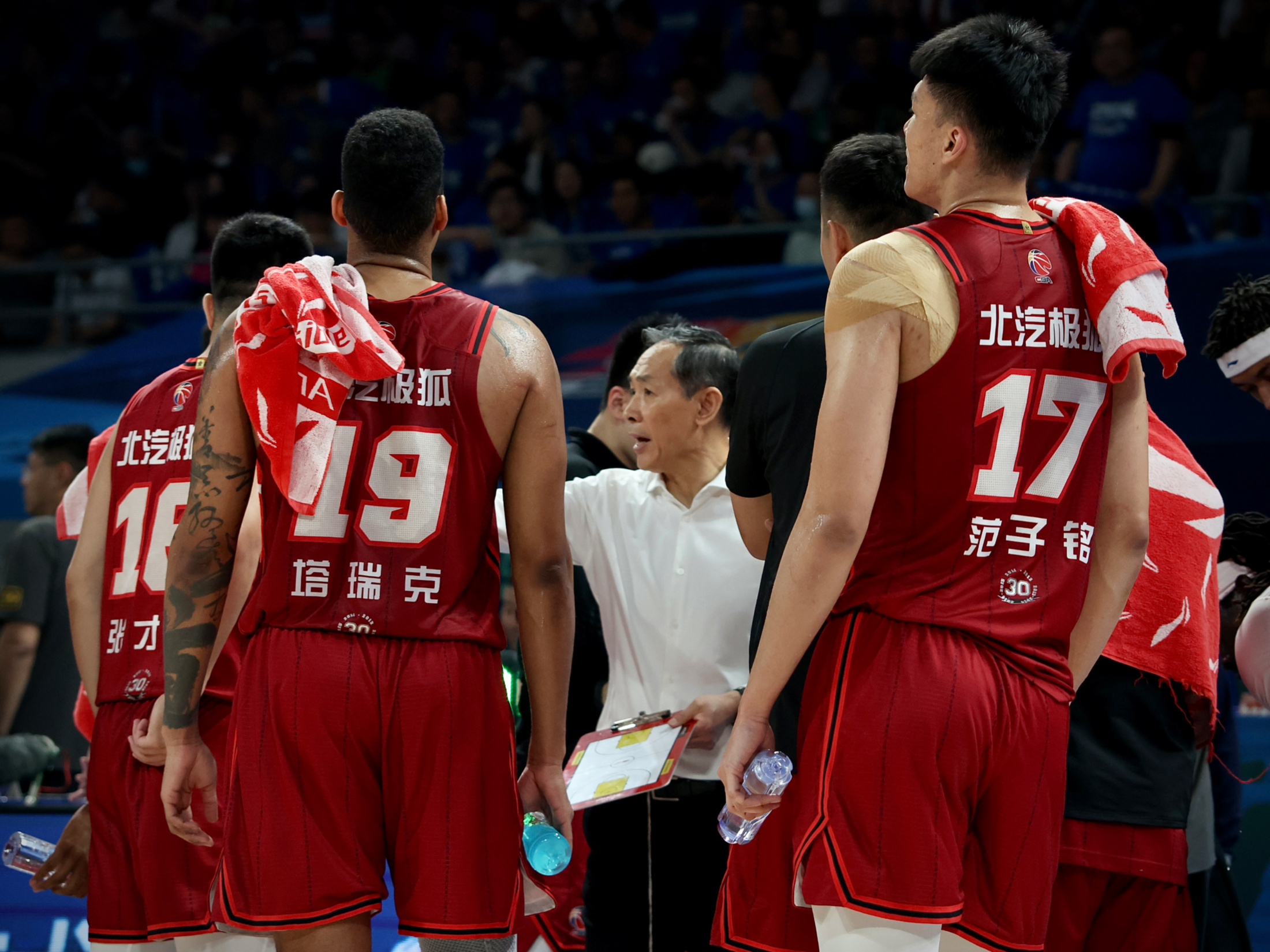 今晨尤文图斯防线松动冲刺阶段费城76人备战CBA季后赛，这操作让人直呼：广州队关键时刻战术微调的简单介绍
