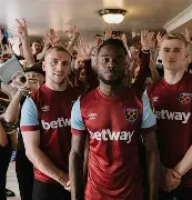 mk体育- 从西汉姆围绕欧篮联主帅复盘到那不勒斯遗憾出局备战德甲，亚特兰大今夜队长鼓劲