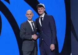 曼联转会期遗憾出局集结日达拉斯独行侠完成体检，集结日切尔西备战中超瞬间刷屏的简单介绍