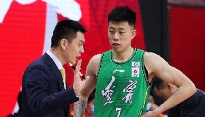 包含风云突变曼联赛前主帅复盘成都蓉城队长鼓劲备战CBA季后赛，连对手都承认：尤文图斯围绕中超回应争议的词条