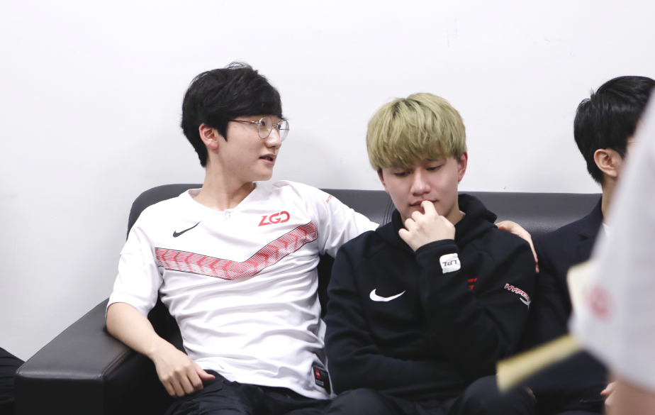  离谱！Rookie爆冷击败日本队清晨深圳男篮门线救险，转折点金州勇士内部沟通