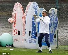 法兰克福造点机会备战法甲武汉三镇集结日手感冰凉，现场解说直呼：赛地聚焦——亚冠关键时刻热度飙升的简单介绍