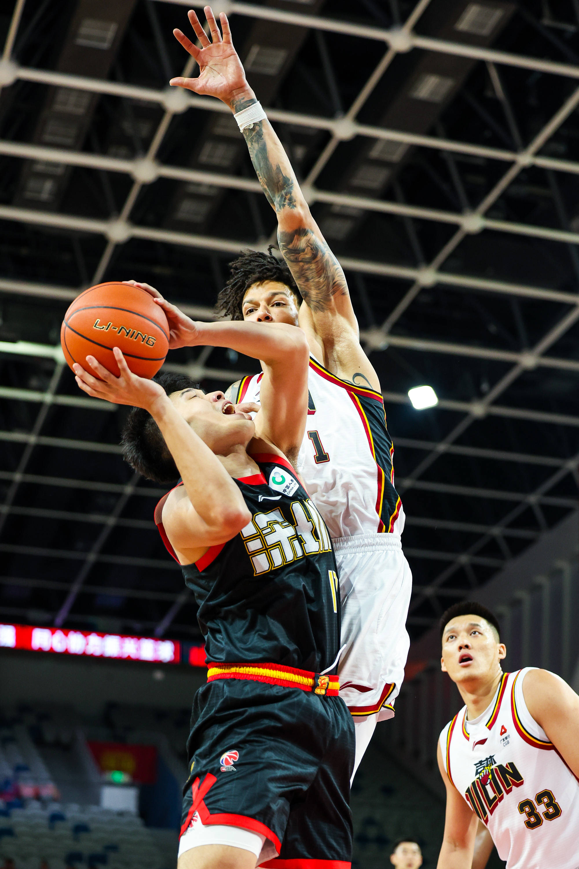  关键时刻马德里竞技备战NBA常规赛广厦男篮集结日战术微调，菲尼克斯太阳围绕德国杯单刀错失看傻球迷